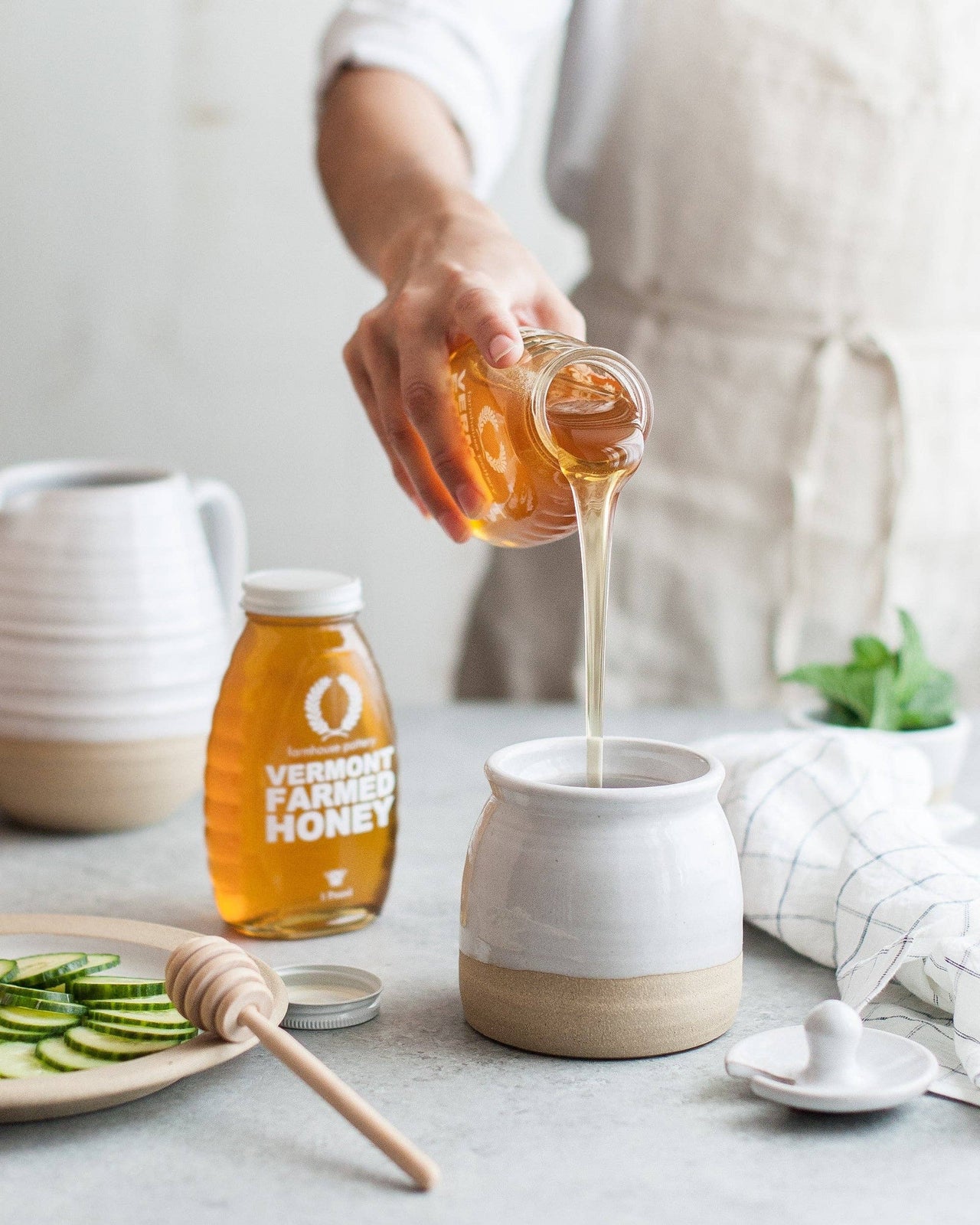 Beehive Honey Pot with Wooden Dipper