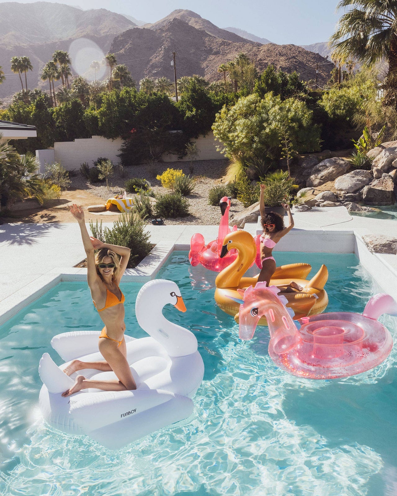 White Swan Pool Float